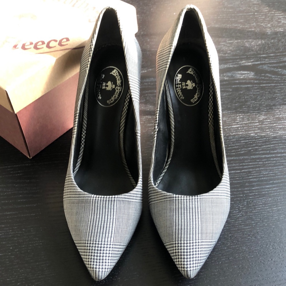 Brooks brothers heels size 7.5